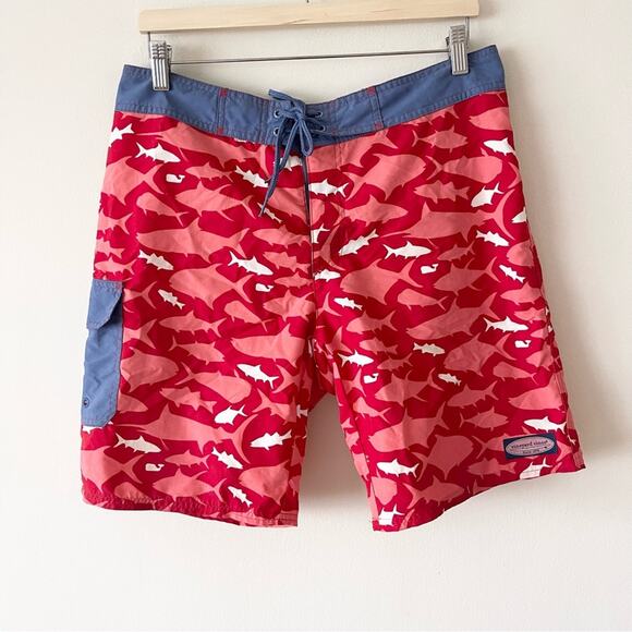 Vineyard Vines Red and Blue Shark Print Swim Board Shorts Men’s size 32 - Picture 1 of 8